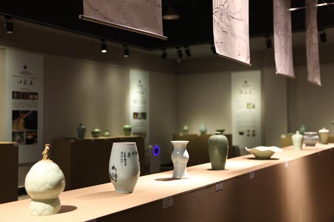 第二期中国非物质文化遗产传承人群研培计划（青瓷方向）作品展.JPG