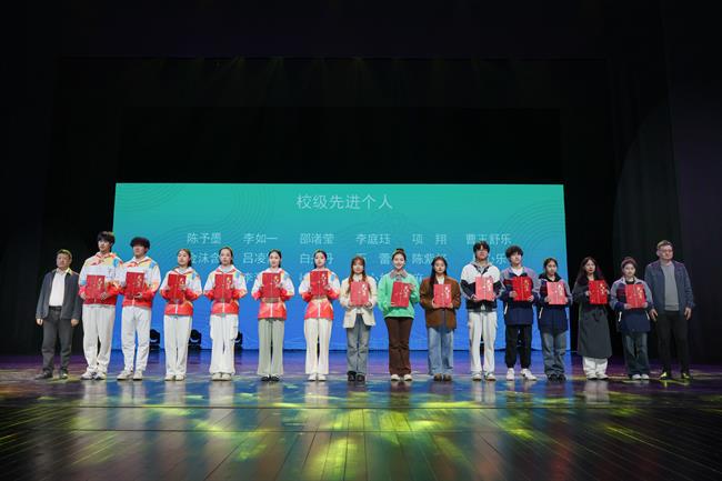 校级先进个人学生3.jpg