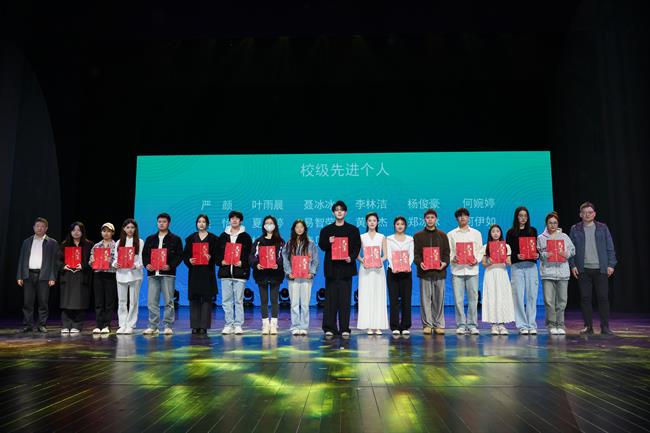 校级先进个人学生4.jpg