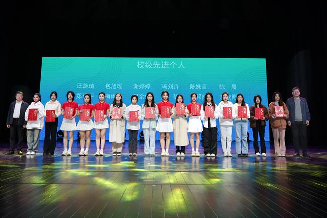 校级先进个人学生5.jpg