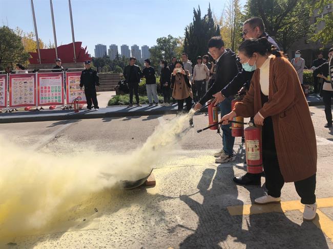 消防演练照片.jpg 消防演练照片.jpg